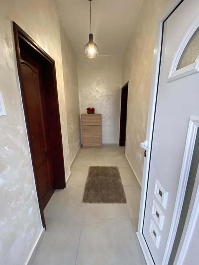 Momentera Apartments Kotor Luaran gambar