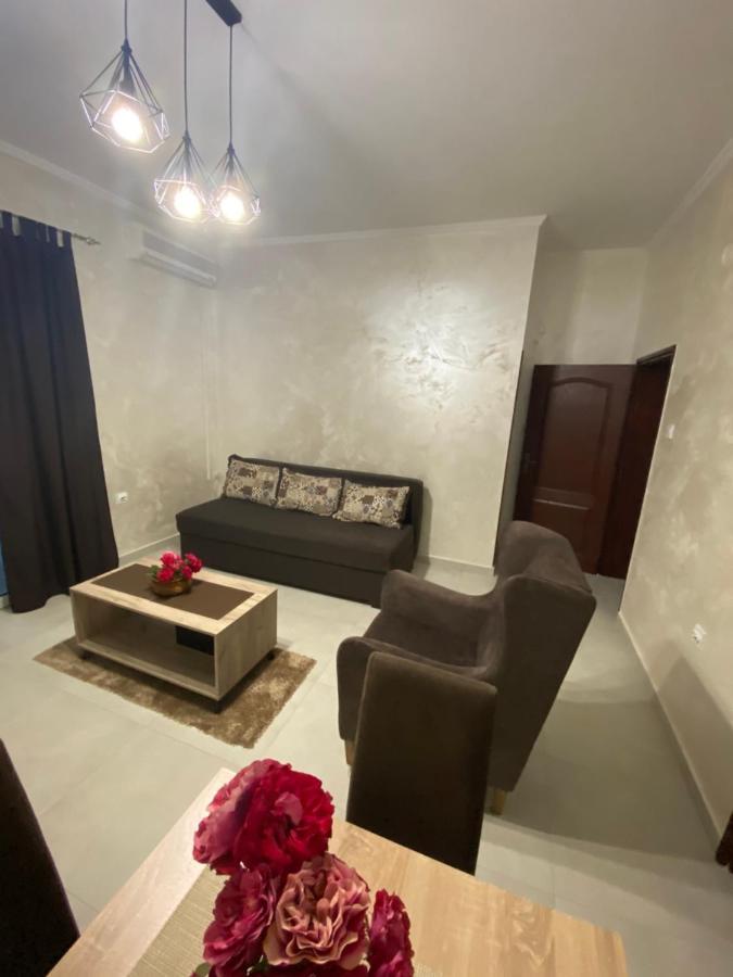 Momentera Apartments Kotor Luaran gambar