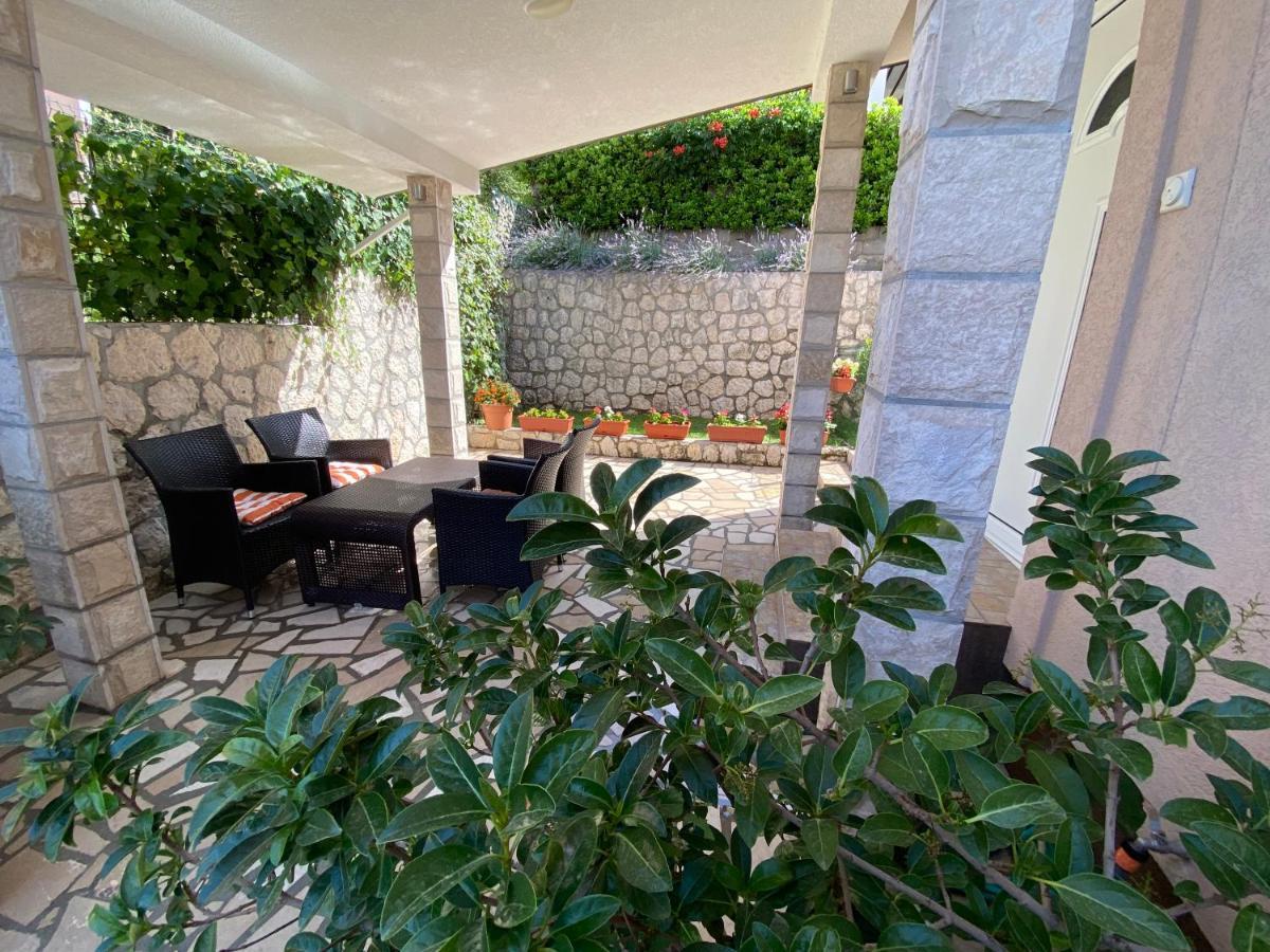 Momentera Apartments Kotor Luaran gambar