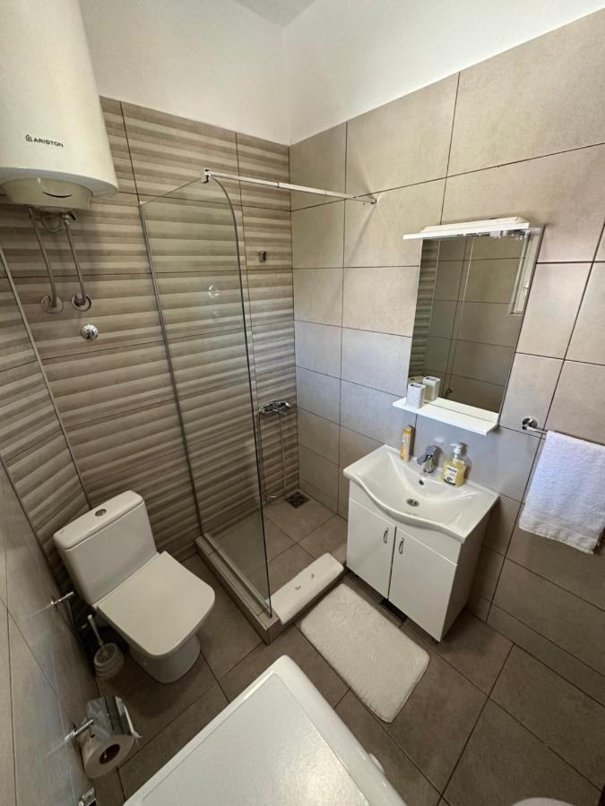 Momentera Apartments Kotor Luaran gambar