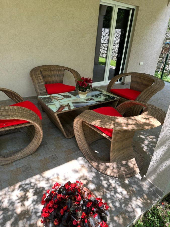 Momentera Apartments Kotor Luaran gambar