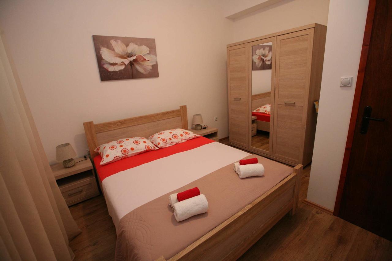Momentera Apartments Kotor Luaran gambar
