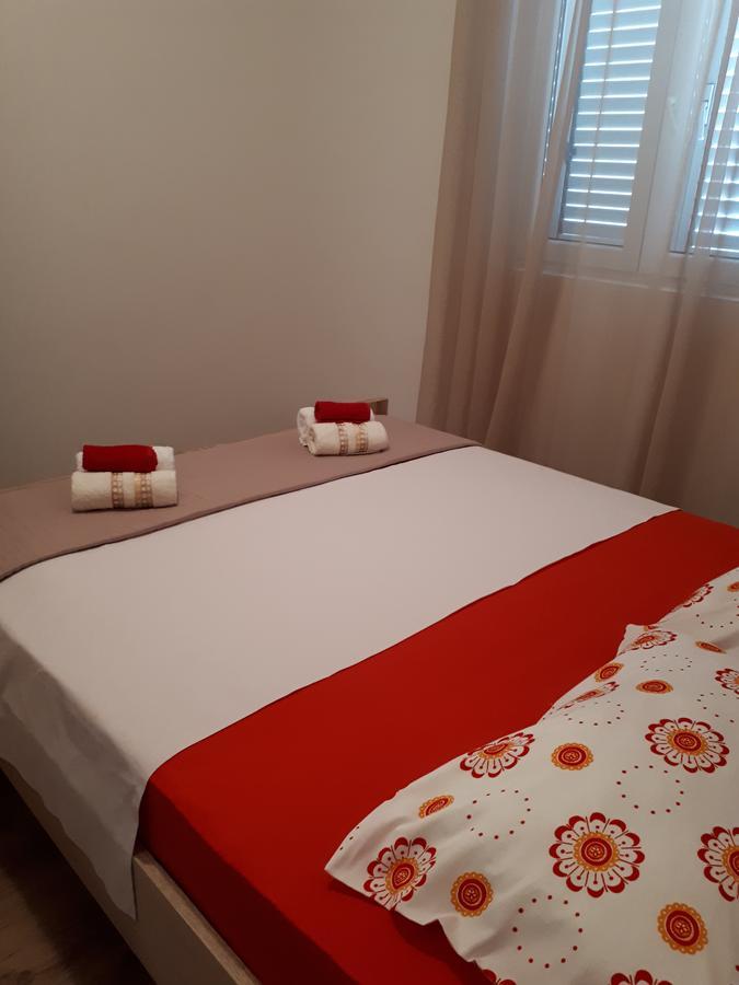 Momentera Apartments Kotor Luaran gambar